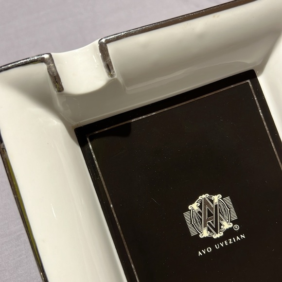Avo Uvezian Cigar Ashtray Porcelain by Design New Orleans Black & Platinum - Picture 4 of 7